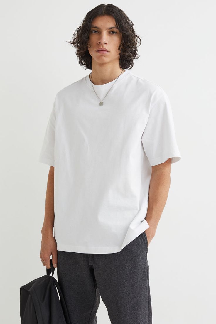 WHITE OVERSIZED BASIC TSHIRT